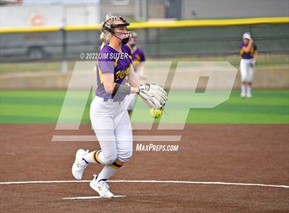 Thumbnail 2 in Bremond vs Weimar (UIL 2A Regional Semifinal Playoff) photogallery.