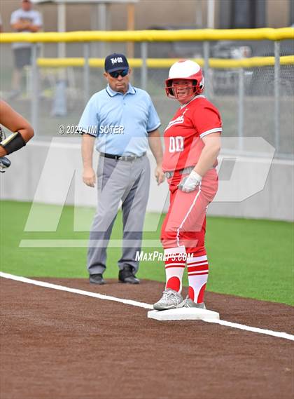 Thumbnail 3 in Bremond vs Weimar (UIL 2A Regional Semifinal Playoff) photogallery.
