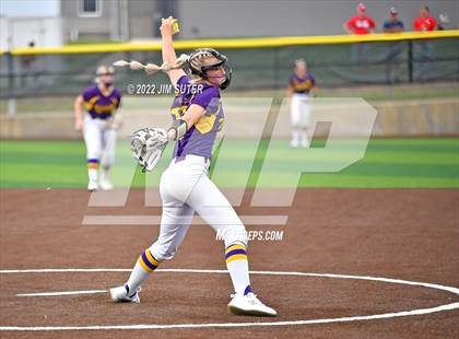 Thumbnail 2 in Bremond vs Weimar (UIL 2A Regional Semifinal Playoff) photogallery.