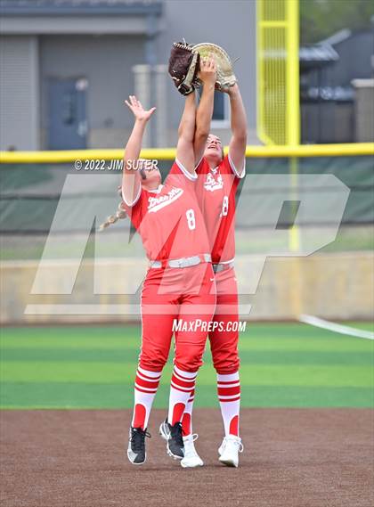 Thumbnail 3 in Bremond vs Weimar (UIL 2A Regional Semifinal Playoff) photogallery.
