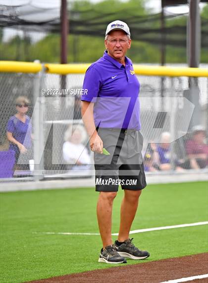 Thumbnail 3 in Bremond vs Weimar (UIL 2A Regional Semifinal Playoff) photogallery.
