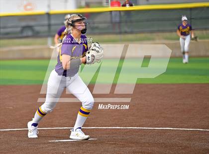 Thumbnail 1 in Bremond vs Weimar (UIL 2A Regional Semifinal Playoff) photogallery.