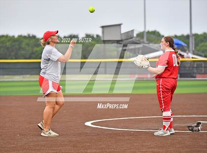 Thumbnail 1 in Bremond vs Weimar (UIL 2A Regional Semifinal Playoff) photogallery.