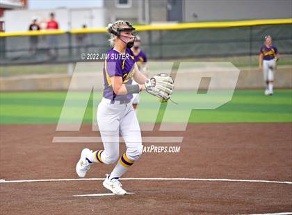 Thumbnail 2 in Bremond vs Weimar (UIL 2A Regional Semifinal Playoff) photogallery.