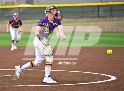 Thumbnail 3 in Bremond vs Weimar (UIL 2A Regional Semifinal Playoff) photogallery.