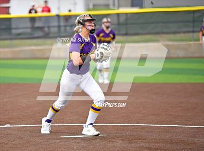 Thumbnail 1 in Bremond vs Weimar (UIL 2A Regional Semifinal Playoff) photogallery.