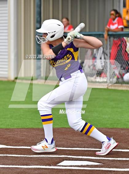 Thumbnail 3 in Bremond vs Weimar (UIL 2A Regional Semifinal Playoff) photogallery.