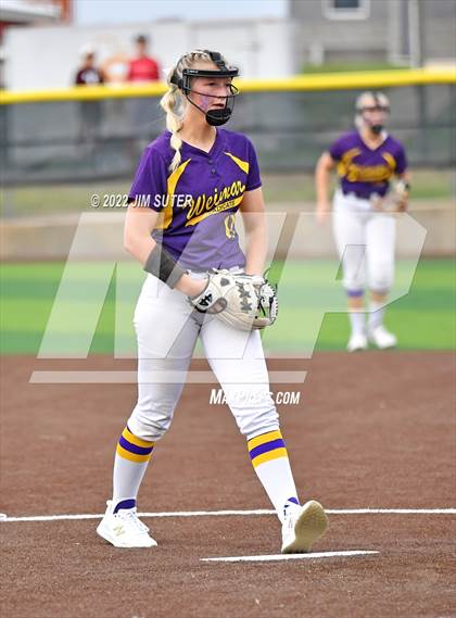 Thumbnail 3 in Bremond vs Weimar (UIL 2A Regional Semifinal Playoff) photogallery.