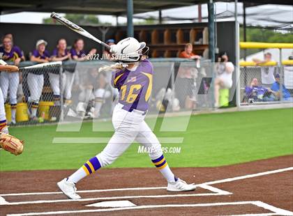 Thumbnail 3 in Bremond vs Weimar (UIL 2A Regional Semifinal Playoff) photogallery.
