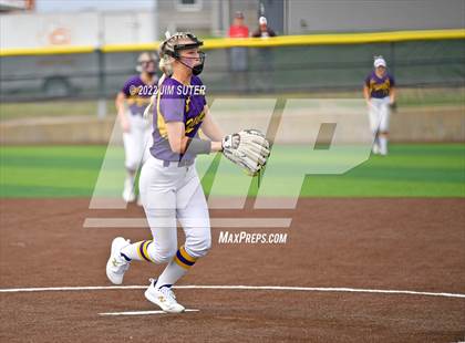 Thumbnail 2 in Bremond vs Weimar (UIL 2A Regional Semifinal Playoff) photogallery.