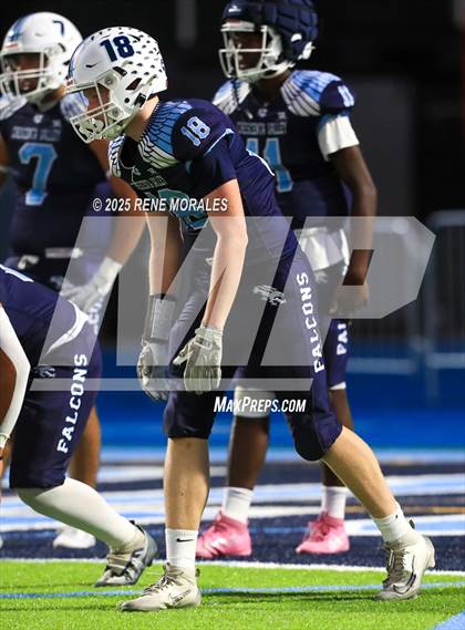 Thumbnail 2 in Burbank vs Crescenta Valley photogallery.