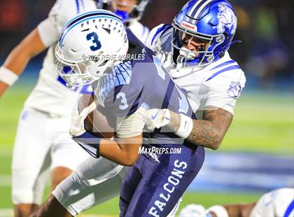 Thumbnail 3 in Burbank vs Crescenta Valley photogallery.