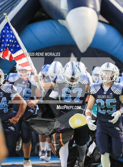 Thumbnail 3 in Burbank vs Crescenta Valley photogallery.