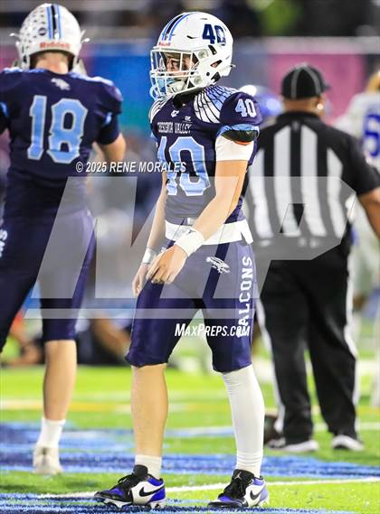 Thumbnail 3 in Burbank vs Crescenta Valley photogallery.