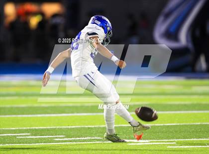 Thumbnail 1 in Burbank vs Crescenta Valley photogallery.