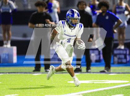 Thumbnail 3 in Burbank vs Crescenta Valley photogallery.