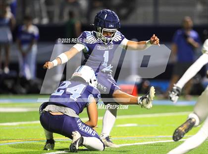 Thumbnail 3 in Burbank vs Crescenta Valley photogallery.