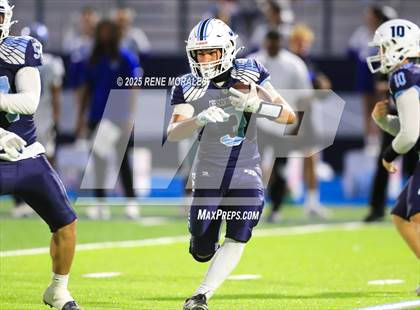 Thumbnail 2 in Burbank vs Crescenta Valley photogallery.
