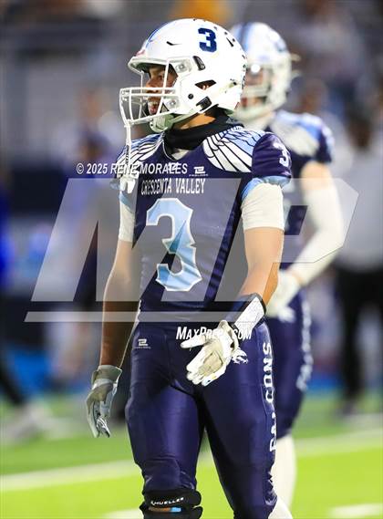 Thumbnail 3 in Burbank vs Crescenta Valley photogallery.