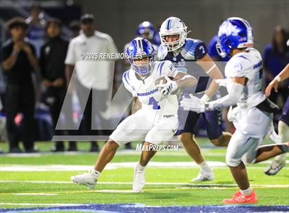 Thumbnail 3 in Burbank vs Crescenta Valley photogallery.