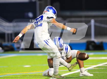 Thumbnail 3 in Burbank vs Crescenta Valley photogallery.
