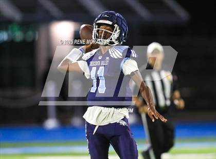 Thumbnail 3 in Burbank vs Crescenta Valley photogallery.