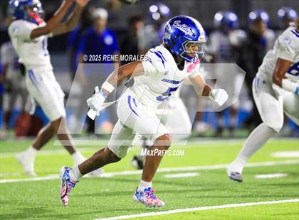 Thumbnail 1 in Burbank vs Crescenta Valley photogallery.