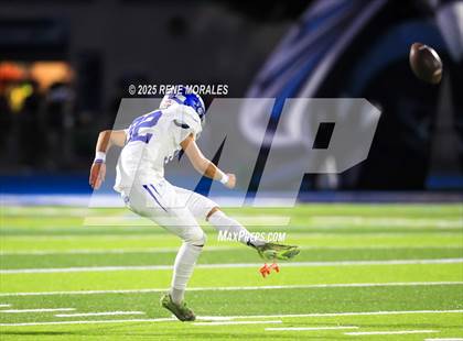 Thumbnail 2 in Burbank vs Crescenta Valley photogallery.