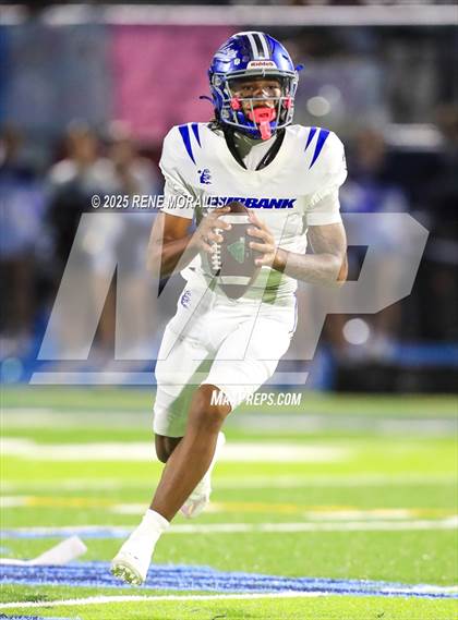 Thumbnail 1 in Burbank vs Crescenta Valley photogallery.