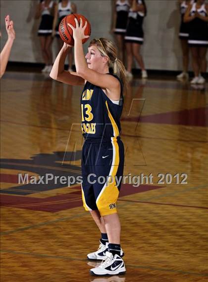 Thumbnail 2 in Seymour vs. South-Doyle photogallery.