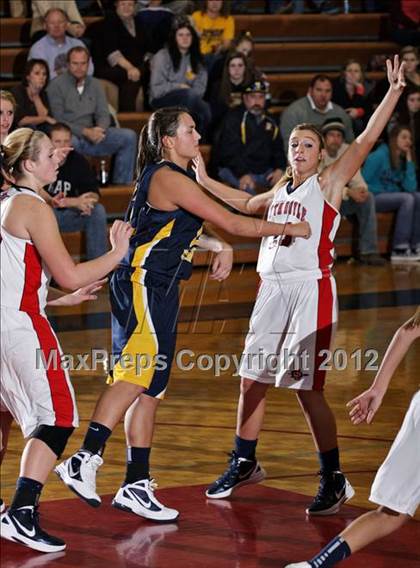 Thumbnail 3 in Seymour vs. South-Doyle photogallery.