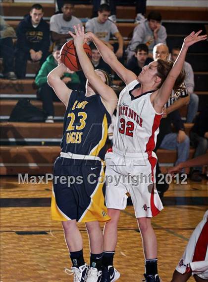 Thumbnail 3 in Seymour vs. South-Doyle photogallery.