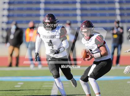 Thumbnail 1 in Limon vs. Strasburg (CHSAA 1A State Championship) photogallery.