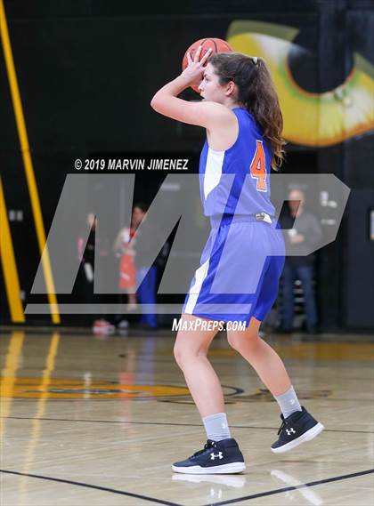 Thumbnail 3 in Newburry Park vs. Westlake photogallery.