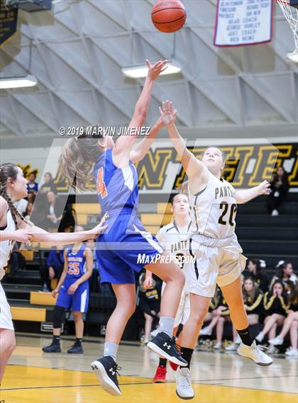 Thumbnail 1 in Newburry Park vs. Westlake photogallery.