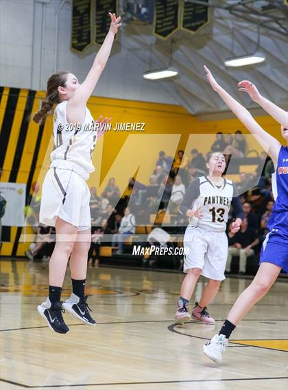 Thumbnail 3 in Newburry Park vs. Westlake photogallery.