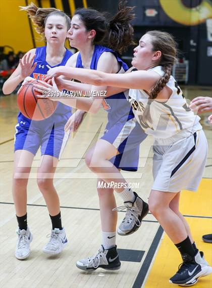 Thumbnail 2 in Newburry Park vs. Westlake photogallery.