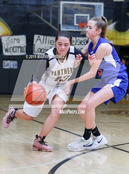 Thumbnail 3 in Newburry Park vs. Westlake photogallery.