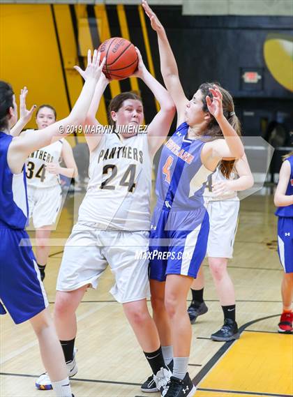 Thumbnail 3 in Newburry Park vs. Westlake photogallery.