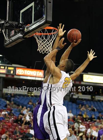 Thumbnail 3 in Sacramento vs. Bishop O'Dowd (CIF NorCal D3 Final) photogallery.