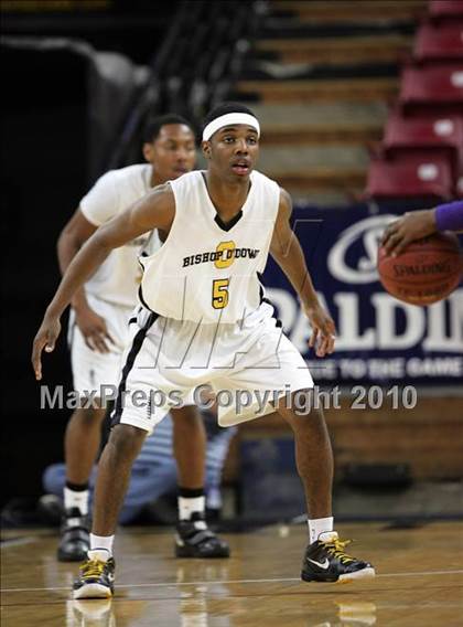 Thumbnail 3 in Sacramento vs. Bishop O'Dowd (CIF NorCal D3 Final) photogallery.