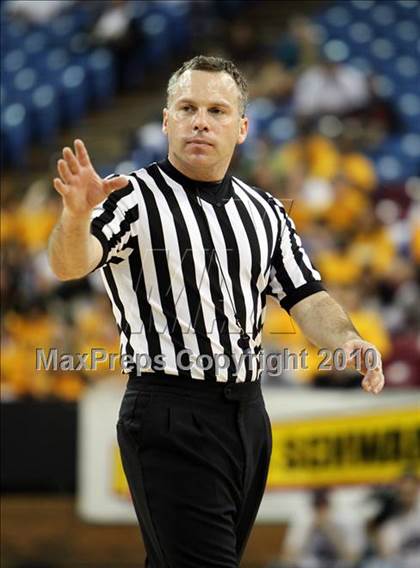 Thumbnail 3 in Sacramento vs. Bishop O'Dowd (CIF NorCal D3 Final) photogallery.
