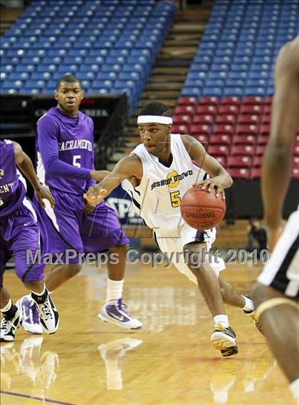 Thumbnail 2 in Sacramento vs. Bishop O'Dowd (CIF NorCal D3 Final) photogallery.