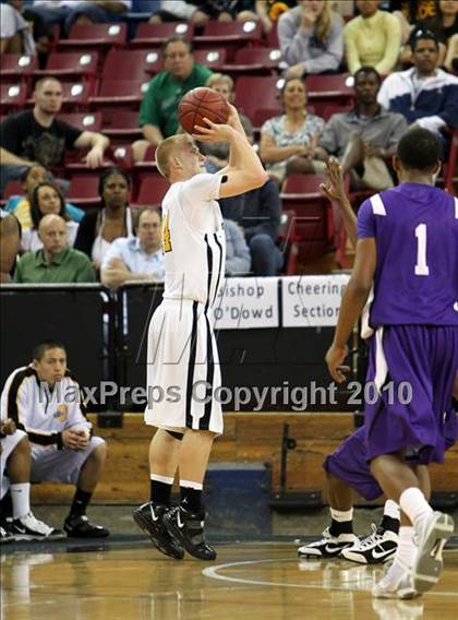 Thumbnail 1 in Sacramento vs. Bishop O'Dowd (CIF NorCal D3 Final) photogallery.