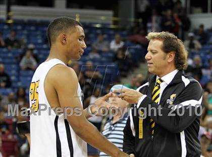 Thumbnail 2 in Sacramento vs. Bishop O'Dowd (CIF NorCal D3 Final) photogallery.