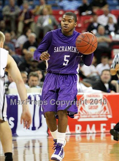 Thumbnail 1 in Sacramento vs. Bishop O'Dowd (CIF NorCal D3 Final) photogallery.