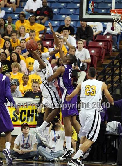 Thumbnail 2 in Sacramento vs. Bishop O'Dowd (CIF NorCal D3 Final) photogallery.