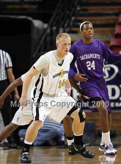 Thumbnail 1 in Sacramento vs. Bishop O'Dowd (CIF NorCal D3 Final) photogallery.