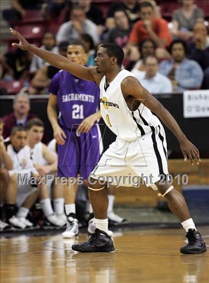 Thumbnail 2 in Sacramento vs. Bishop O'Dowd (CIF NorCal D3 Final) photogallery.