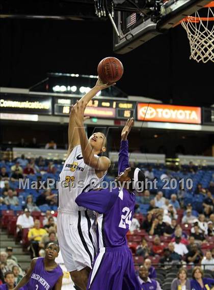 Thumbnail 2 in Sacramento vs. Bishop O'Dowd (CIF NorCal D3 Final) photogallery.